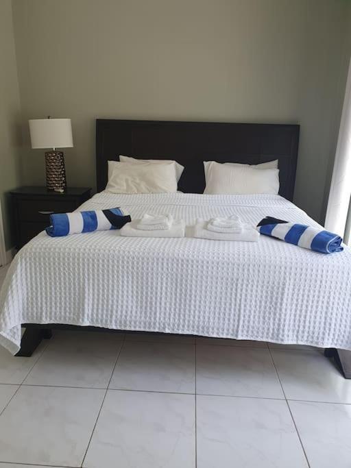 Townhouse By The Bay, Little Bay Country Club ,Negril Villa Orange Bay Buitenkant foto